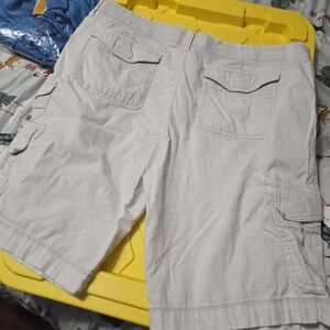 Mossimo Supply Co. Men's Beige Cargo Shorts - Utility Pocket Style